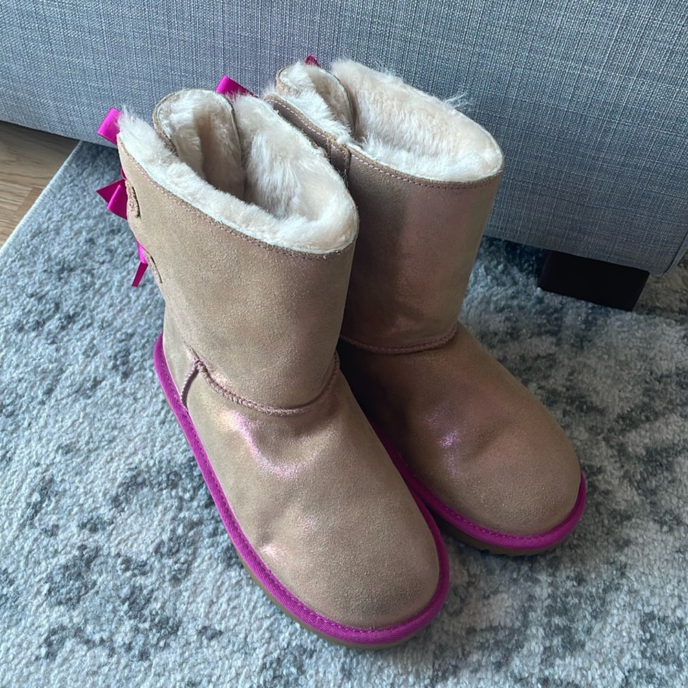 Ugg Girls size 4